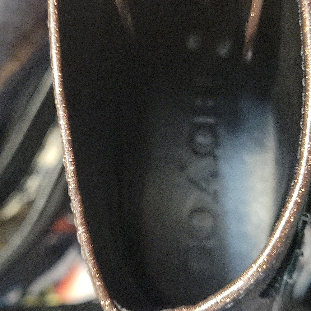Stylish Black High-Top Women's Shoes with Star Design - Picture 5 of 7